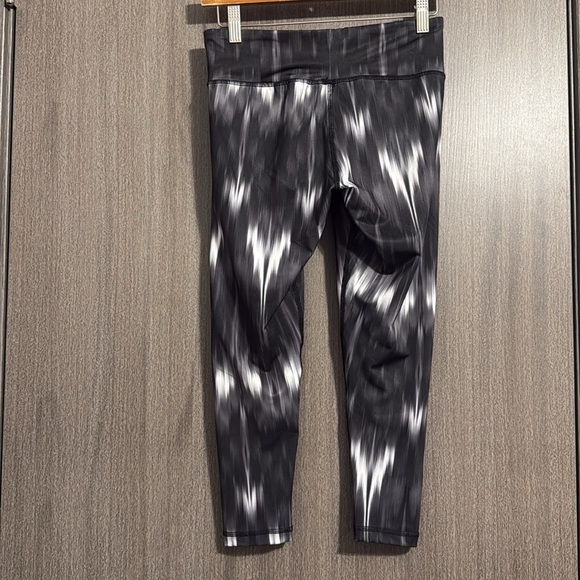 Chicka-D Women's Oklahoma State University Capri Leggings Size Medium EUC - Picture 2 of 8